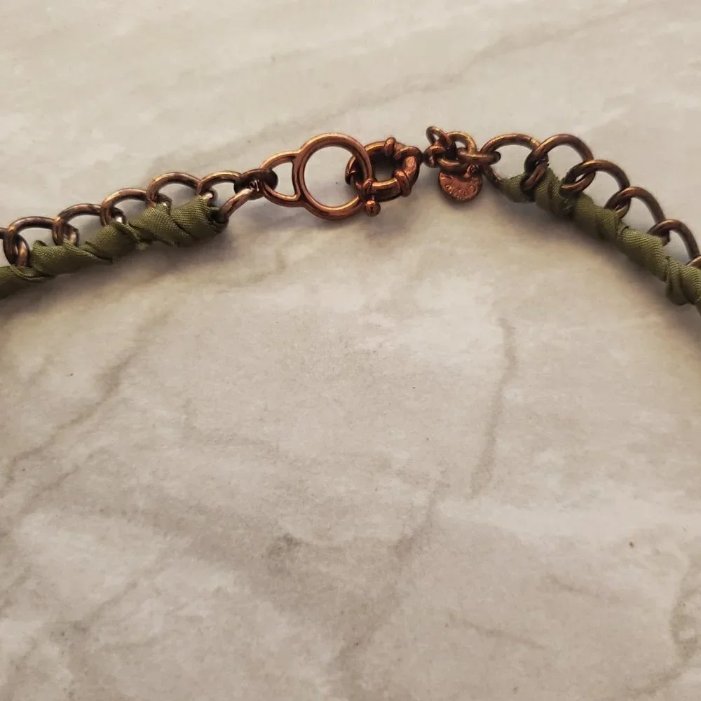 💚 J.Crew Olive Green Fabric Gunmetal Rhinestones Crystals Twisted Necklace 💚